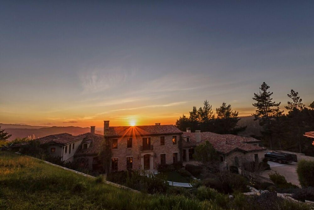 Фото Lx1: Chateau D' Renaitre - Carmel-by-the-sea Luxury Villa: