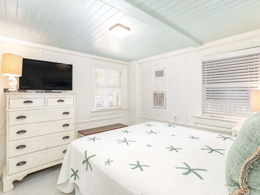 Фото Butler Beach Cottage