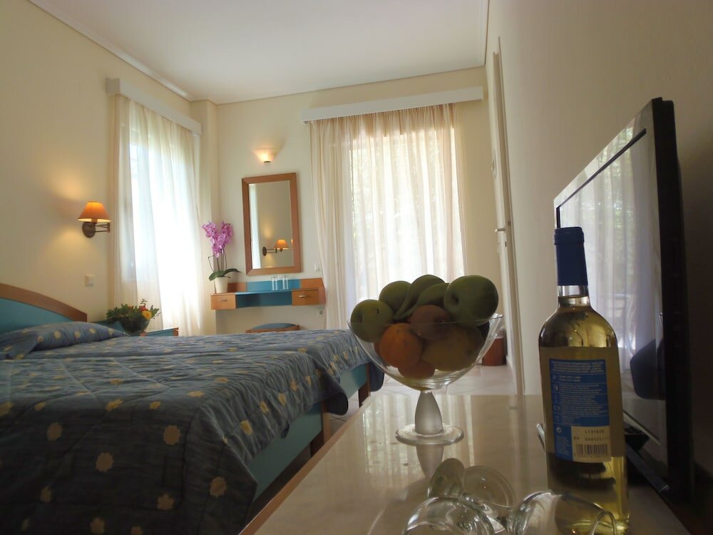 Фото Yakinthos Hotel