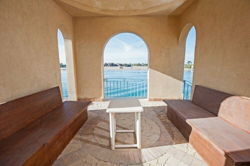 Фото Chic 4-Bedroom White Villa for Rent in El Gouna Egypt