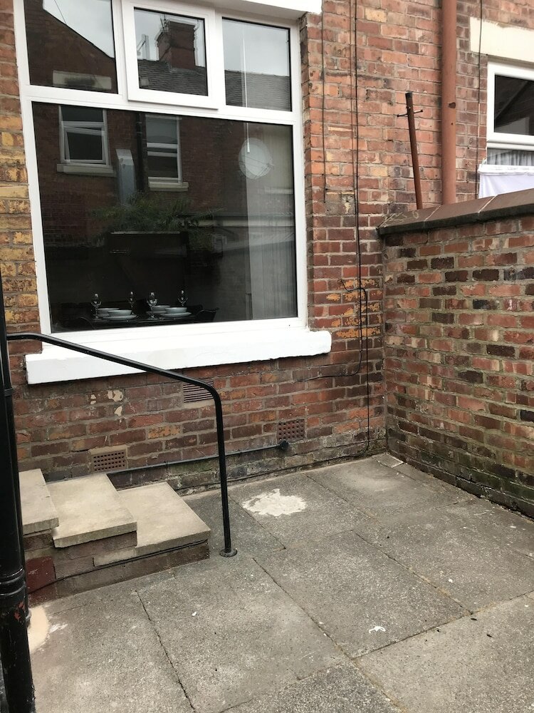 Фото Bright Spacious 3-bed With Office & Patio, Preston