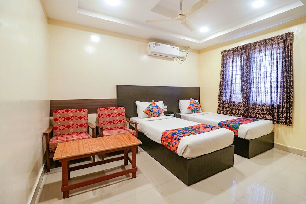 Фото Fabhotel Champion Residency