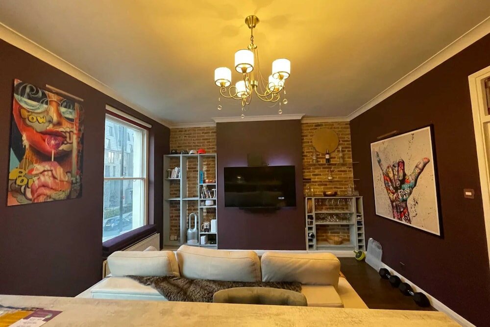 Фото Stylish and Spacious 1 Bedroom Flat