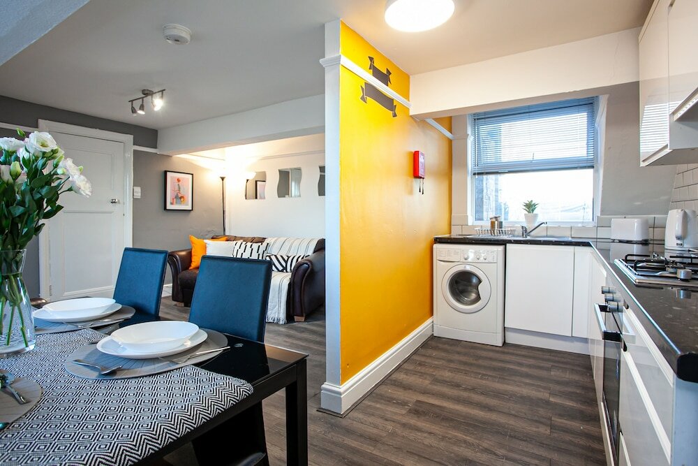 Фото The Manchester Pad - Sleeps 12