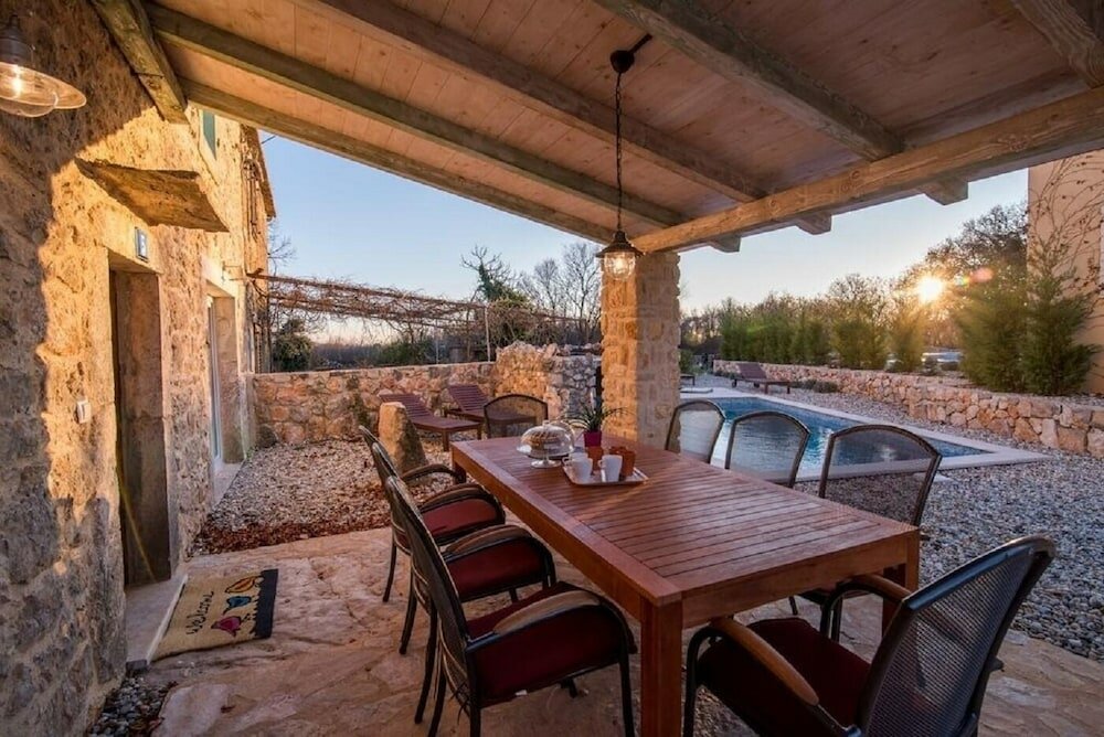 Фото Frank - With Pool - H