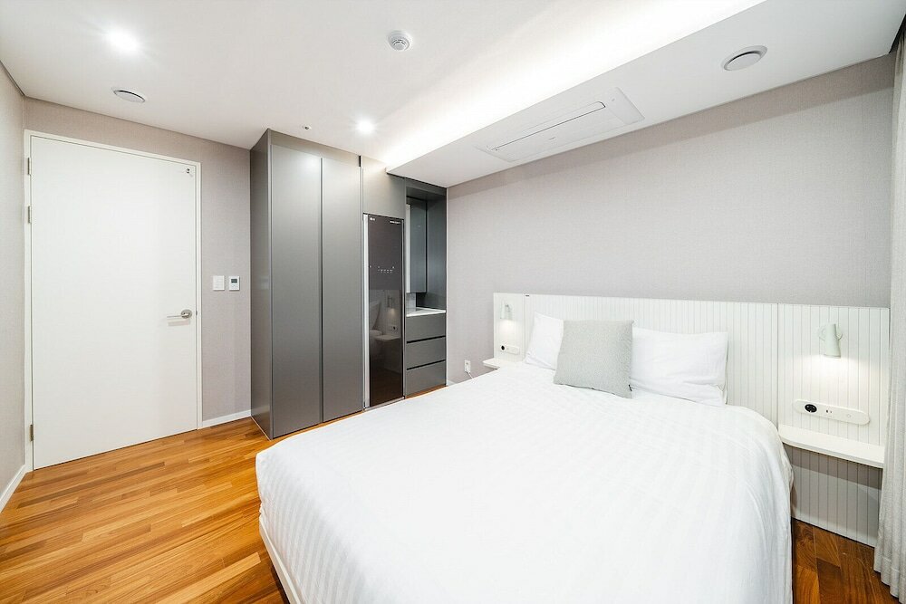 Фото Seocho Intoraon Hotel and Residence