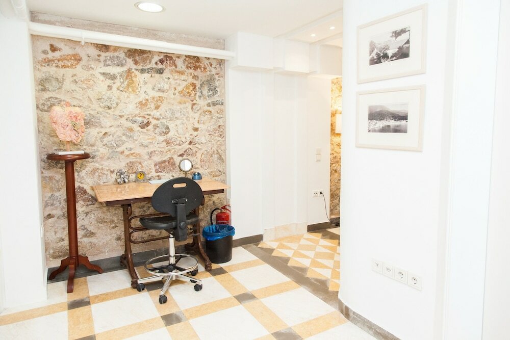 Фото Chic Charming Central Athens Apt