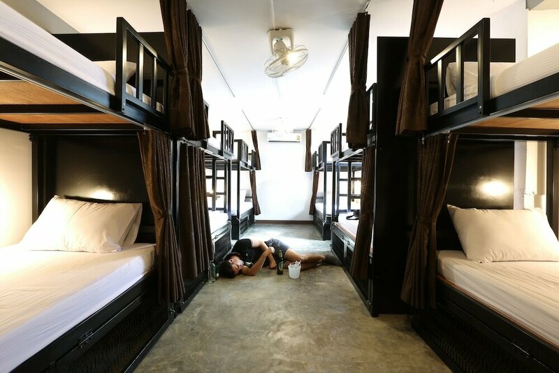 Гостиница Balcony Party Hostel Beachfront - Adults Only