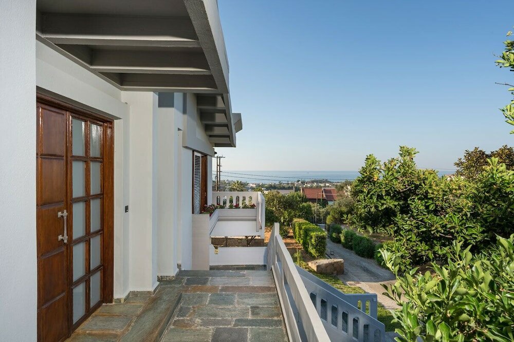 Фото Azatis Luxury Villa