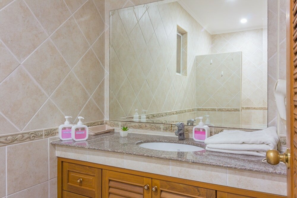 Фото 2 Bed Majestic Villa Near Beach