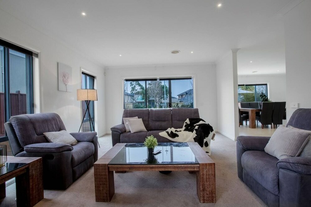 Фото Superb Luxe 5br House@point Cook Near Lake