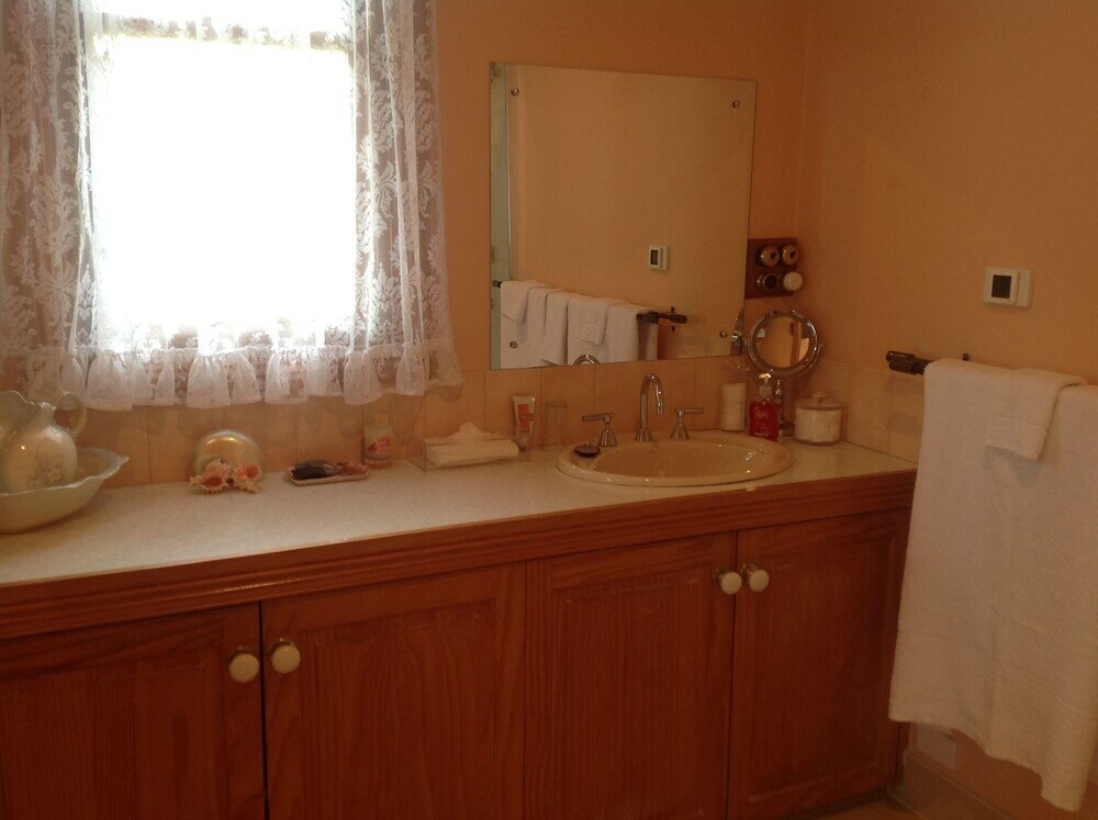 Фото Stony Rise Cottage B&b