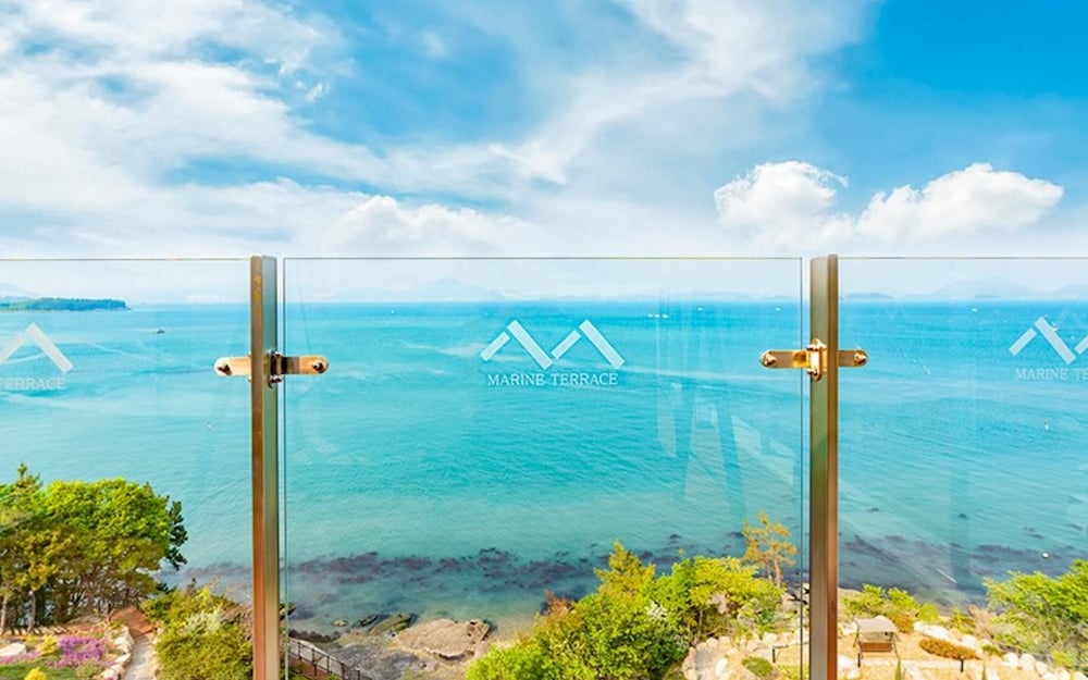 Фото Yeosu Marine Terrace Poolvilla