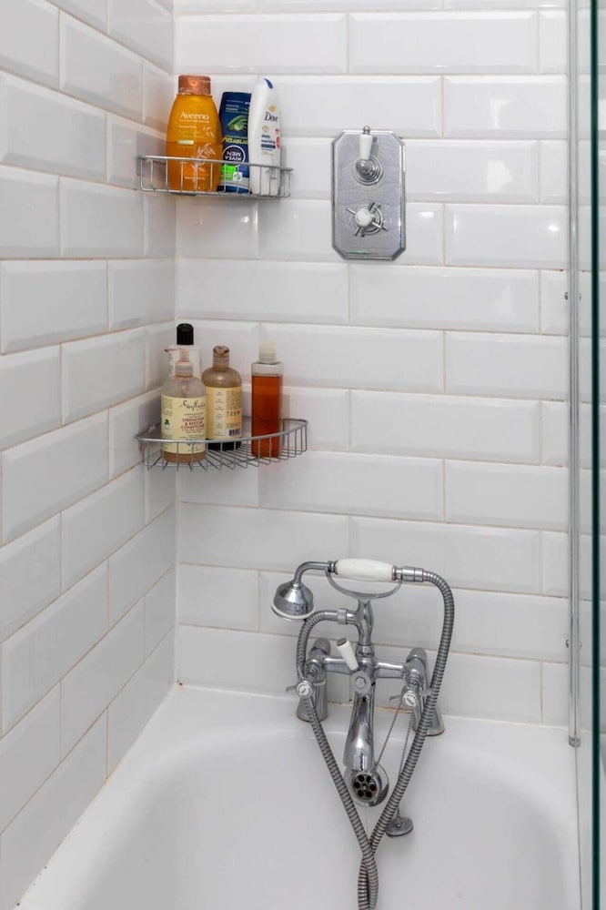 Фото Bright 1 Bedroom Apartment in Hackney Near Colombia Road