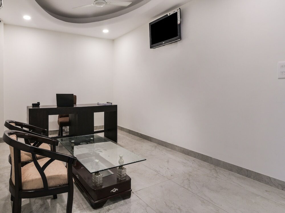 Фото Oyo 25086 Hotel Prince Plaza