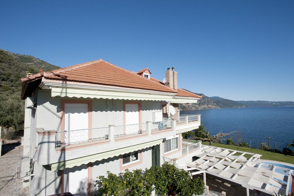 Фото Spacious villa at Ilia Edipsou