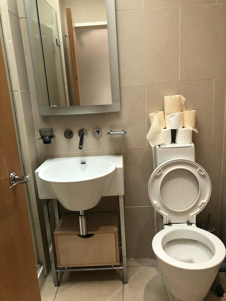 Фото The Beaufort Hotel