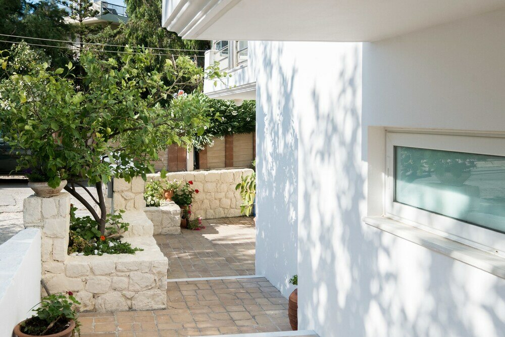 Фото Steps to the beach family Home in Agioi Apostoloi