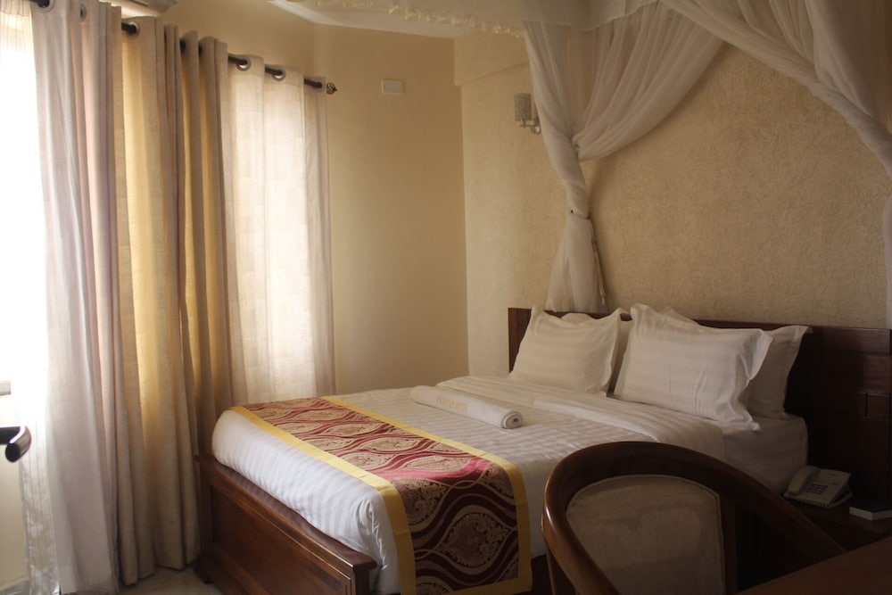 Фото Prinias Hotel