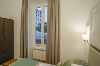 Фото Les Diamants Spanish Steps Suite