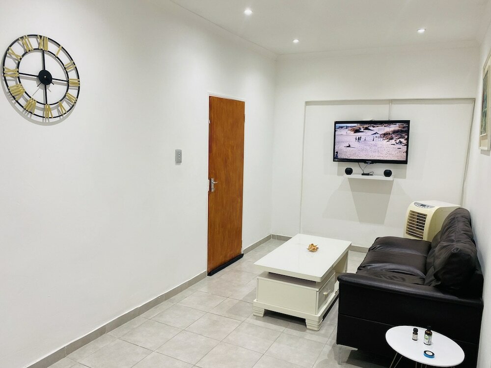 Фото Airport Royal Guest House