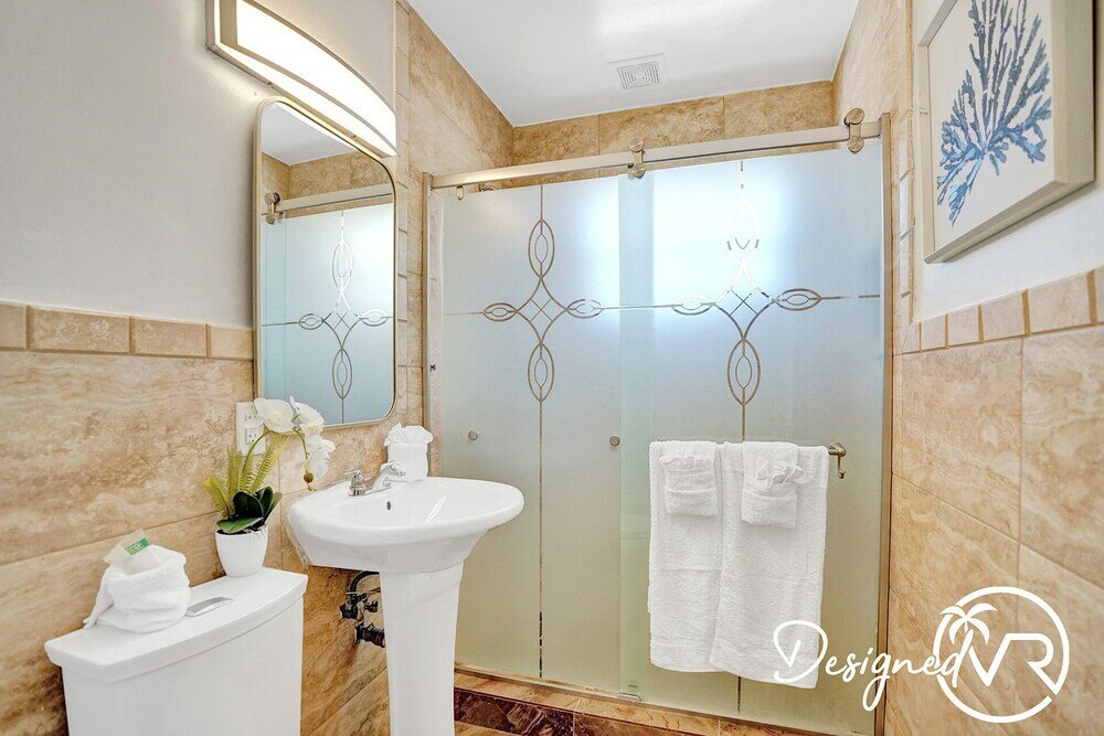 Фото Beautiful 4 Br with Private Heated Pool