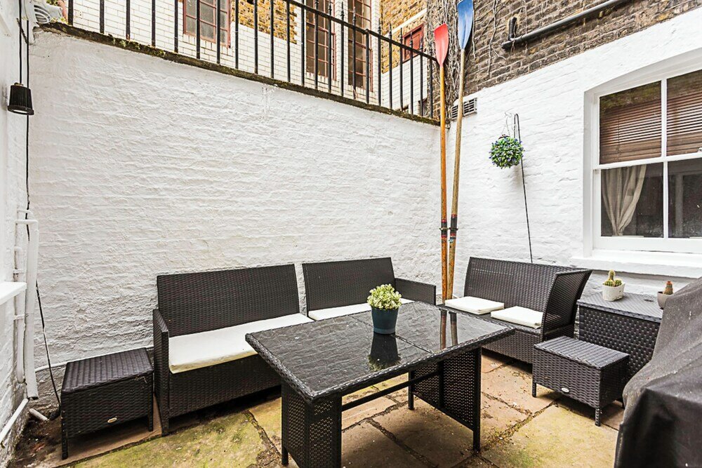 Фото Cottage Style Three Bedroom House