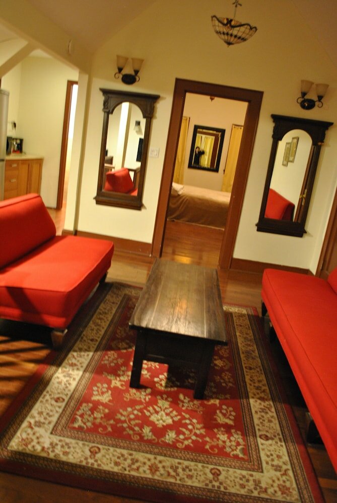 Фото Newark Hansbury Multi Level House