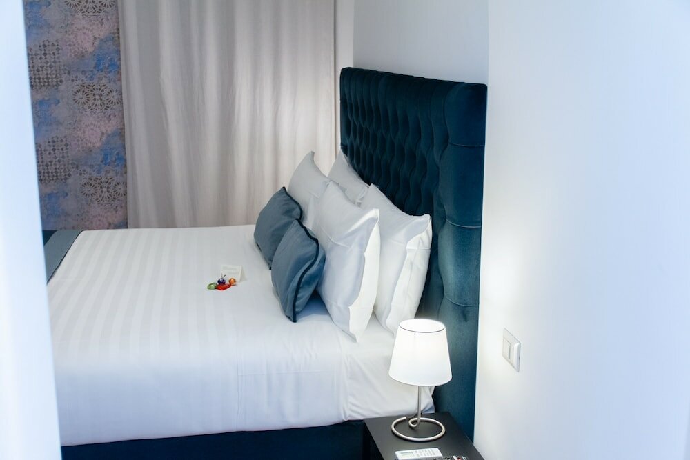 Фото Home at Rome Vatican Suites