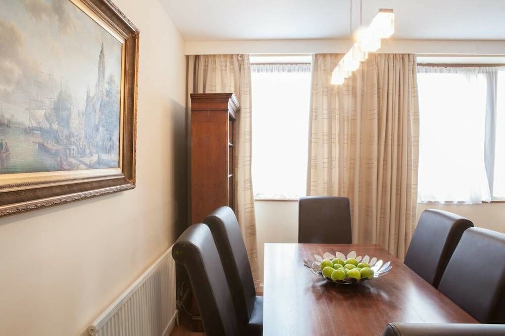 Фото Stylish Apartments next to Buckingham Palace