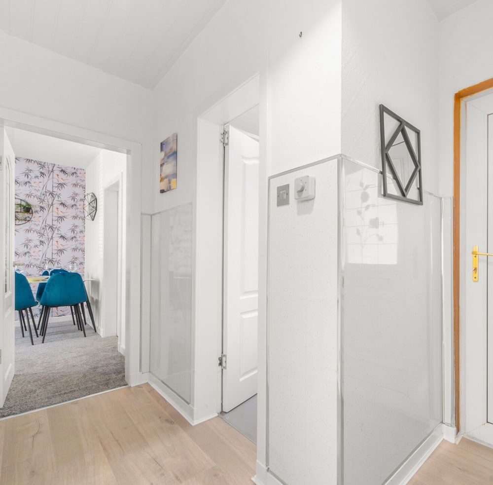 Фото One Bedroom Apartment by Klass Living Serviced Accommodation Hamilton - Back'O'Barns Apartment With WiFi