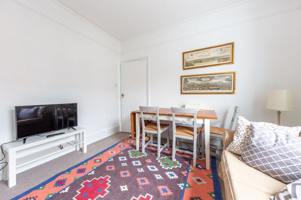 Фото Spacious 3 Bedroom House With Garden - Hammersmith