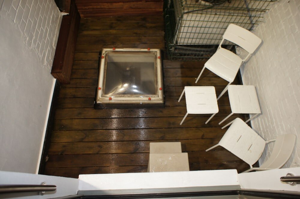 Фото J and R Brussels City Apartment