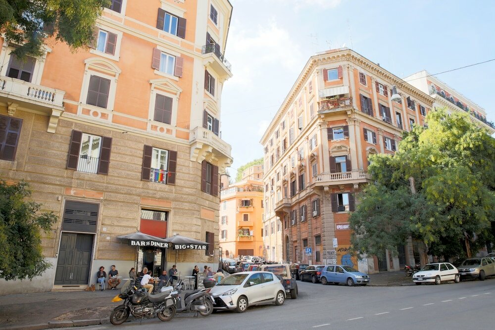 Фото отеля 1