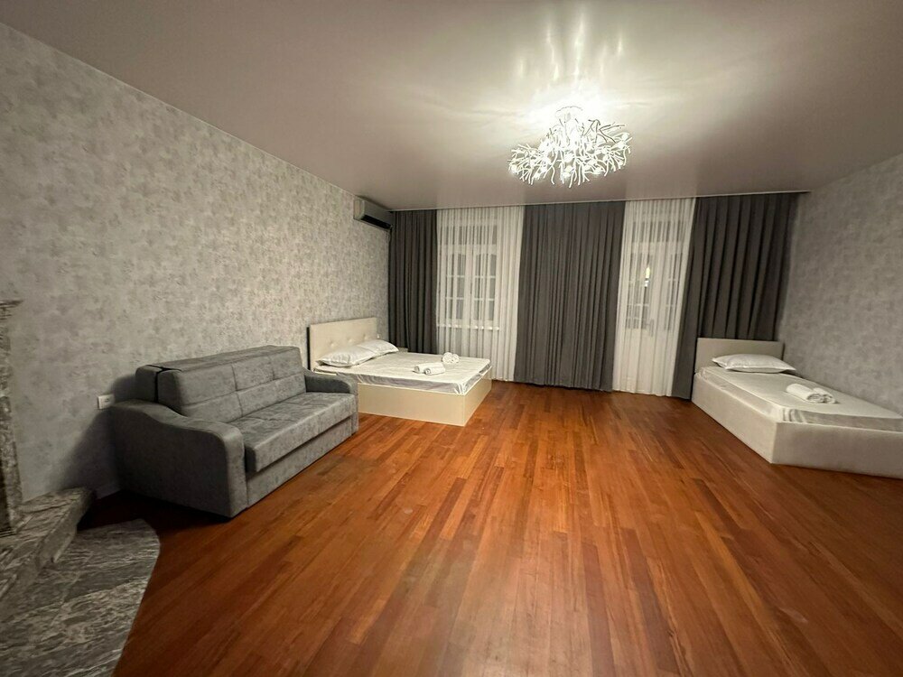 Фото Гостиница на ул. Константина Гамсахурдиа, 1