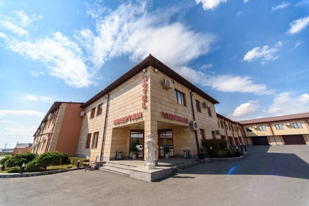 Фото La Defense Complex