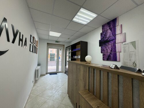 Ayollar anal orgazmini titrash bilan aks ettiruvchi porno