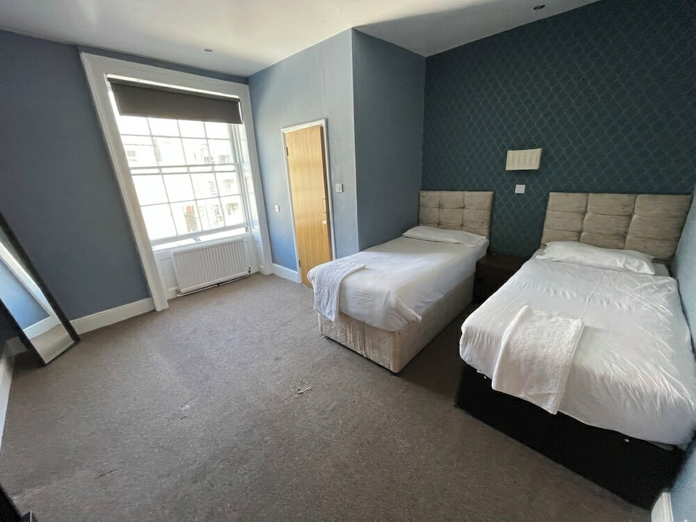 Фото Oyo Somerset Hotel Baker Street London