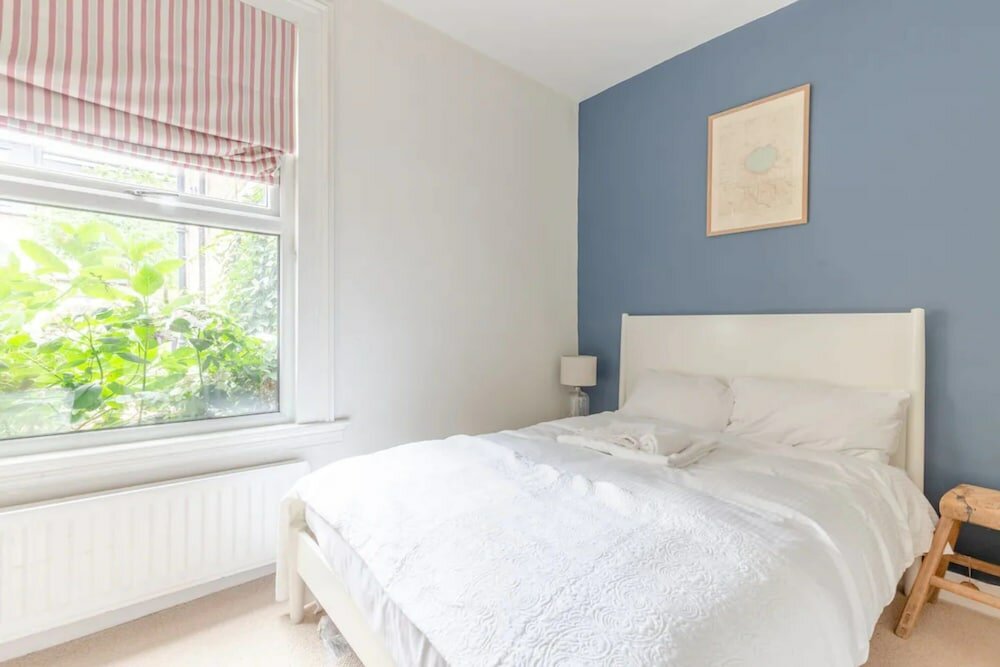 Фото Newly Renovated 2 Bedroom Apartment in Earlsfield With Garden