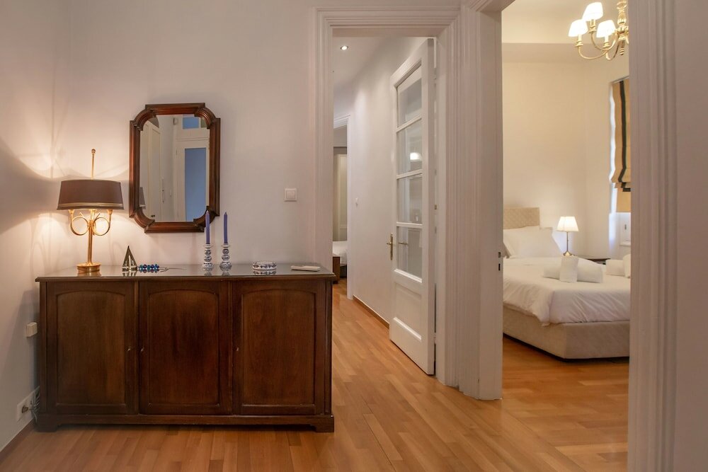 Фото Neoclassical Apartment near Syntagma - Plaka by Ghh