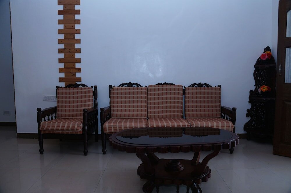 Фото Hotel Godai Girikunj