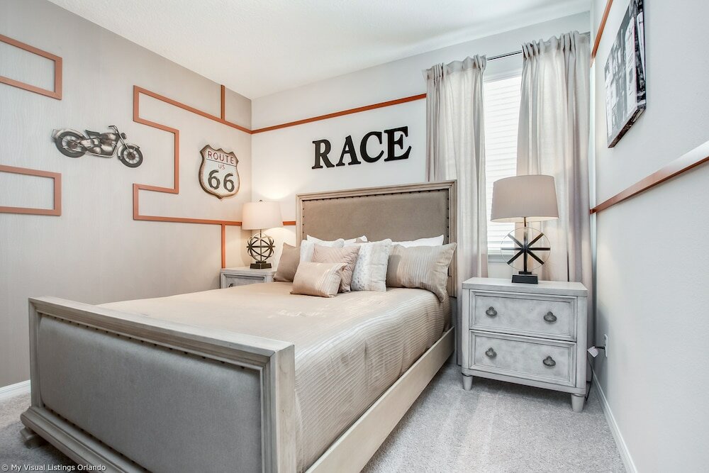 Фото Spectacular 6 Bedroom 5 Bathroom House