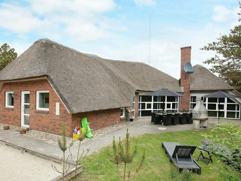 Гостиница 12 Person Holiday Home in Blavand