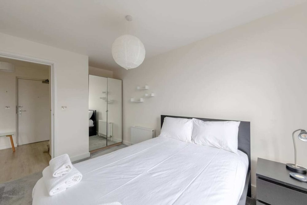 Фото Serene 1bd Canal-side Flat w Terrace - Haggerston