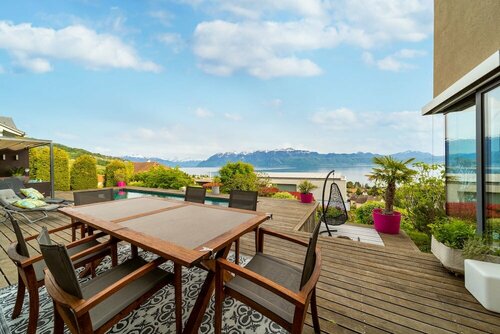 Гостиница Best Villa with Pool & Panoramic views в Лозанне