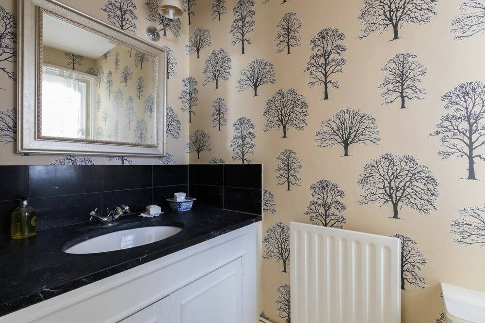 Фото Traditional 5 Bed Family Home Near theTube