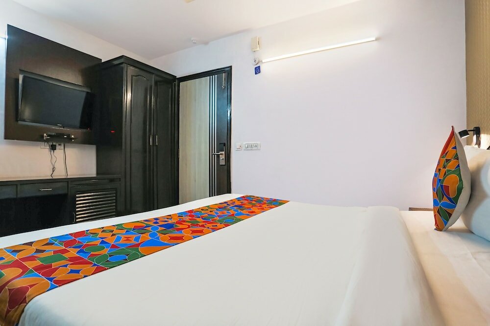 Фото Fabhotel Sentinel Suites