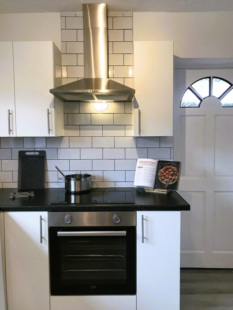 Фото Modern 3-bed House With Parking Bamber Bridge, Preston