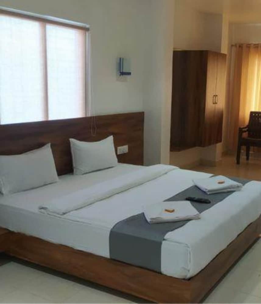 Фото Fabhotel Omkar Pride