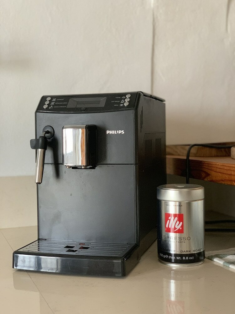 Фото Private, Bright, Spacious House with Pool & Hot Tub